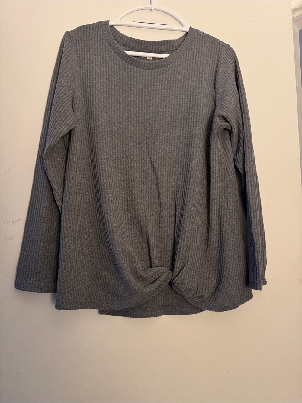 Ribbed Twist-Front Long Sleeve Top - Gray